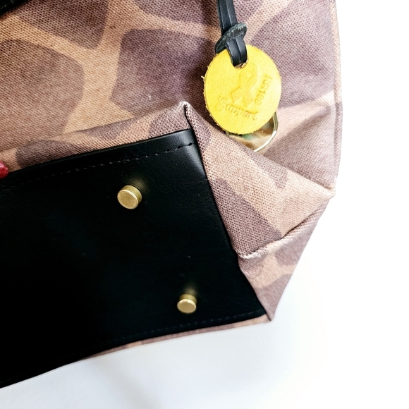 R.Riveter Ada large crossbody tote giraffe mixed media canvas - Picture 9 of 13